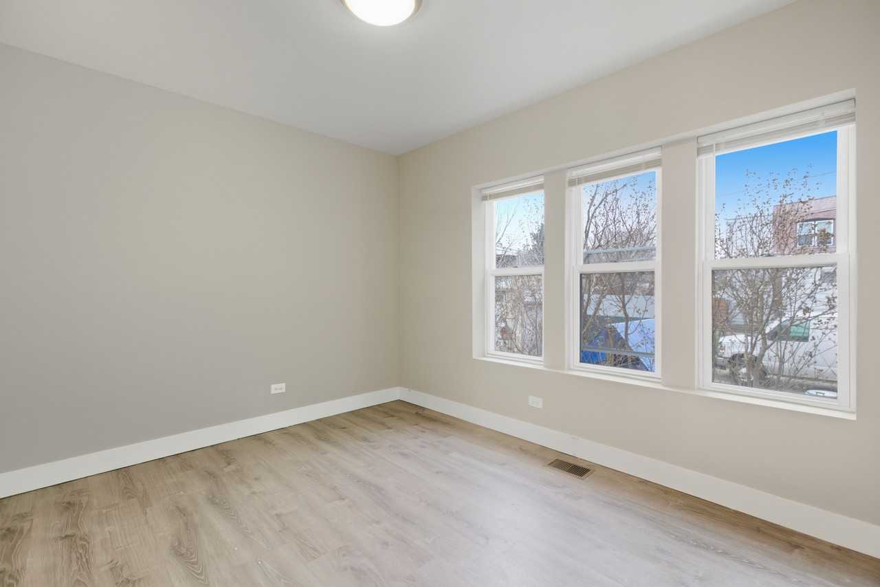 5731 N Washtenaw Ave #1R - Photo 7 of 19