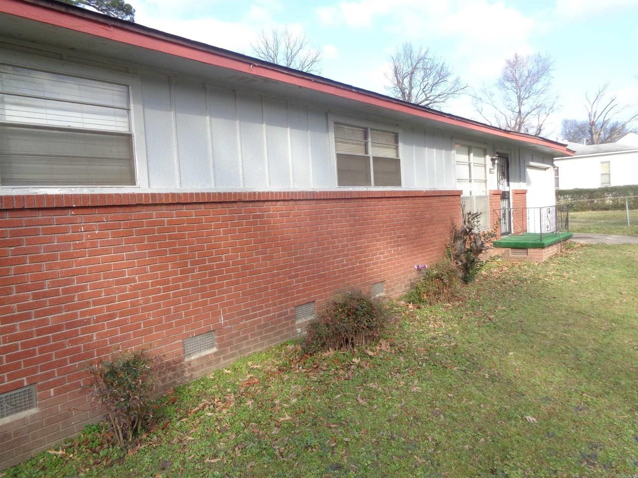 2200 Dennison St - Photo 4 of 17