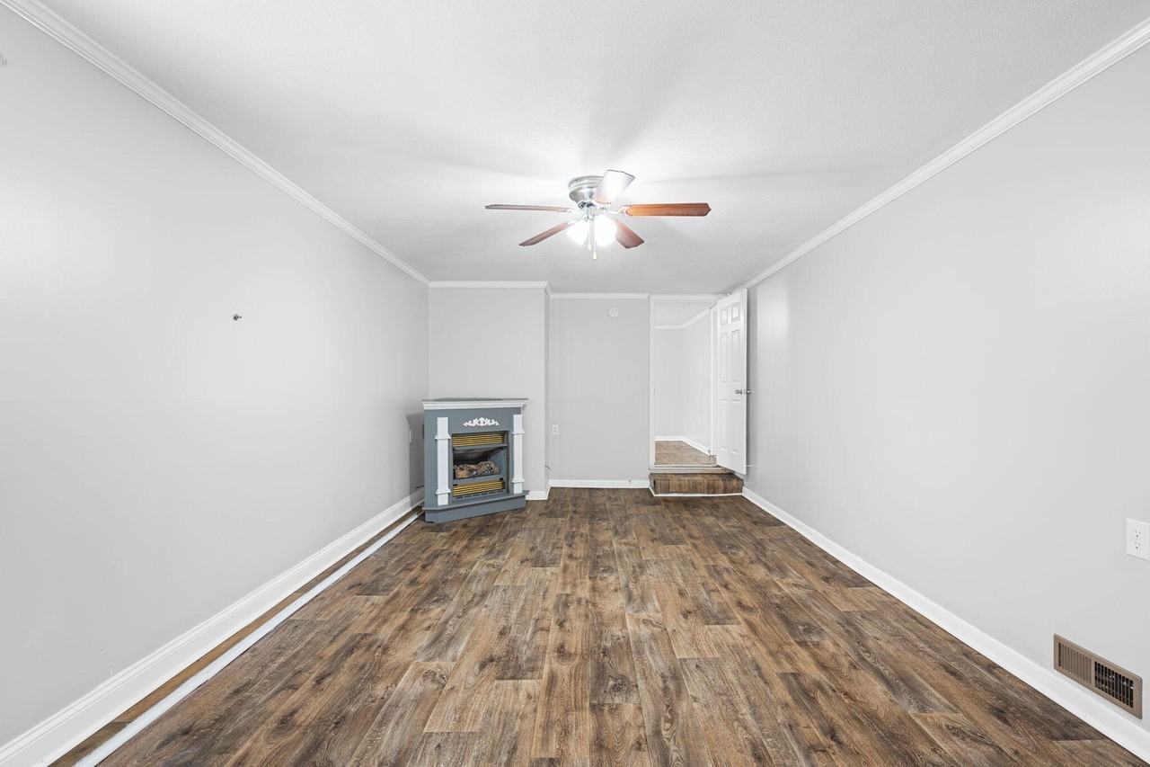 144 Rosenwald St - Photo 4 of 27