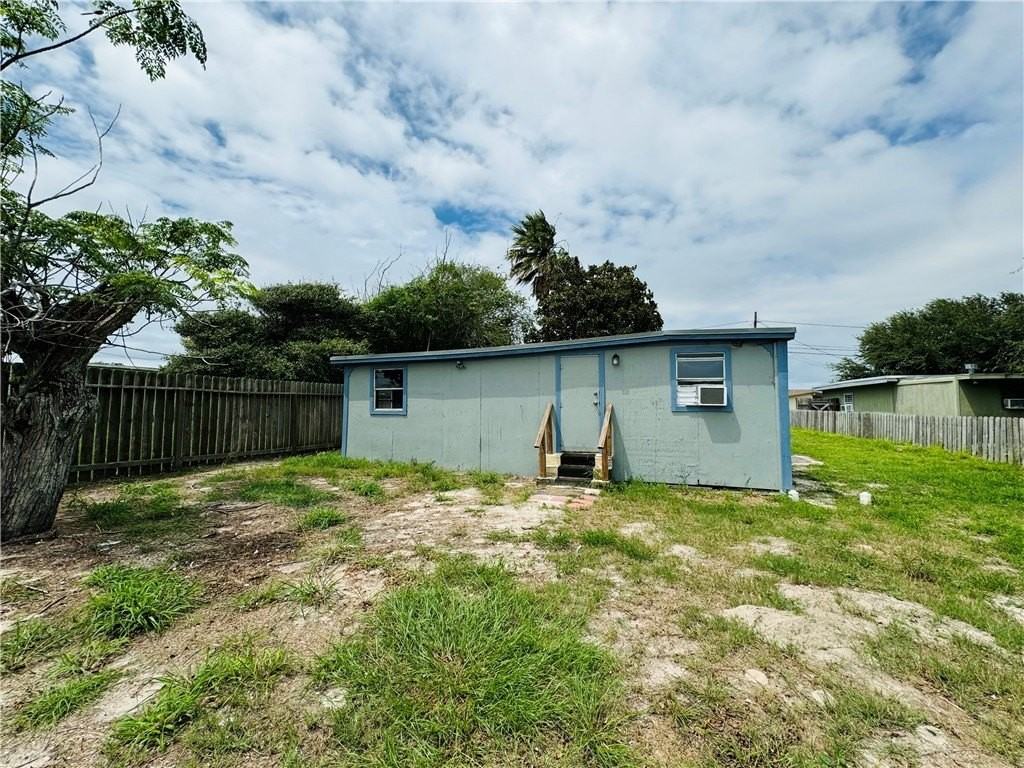 713 Jane St - Photo 4 of 18