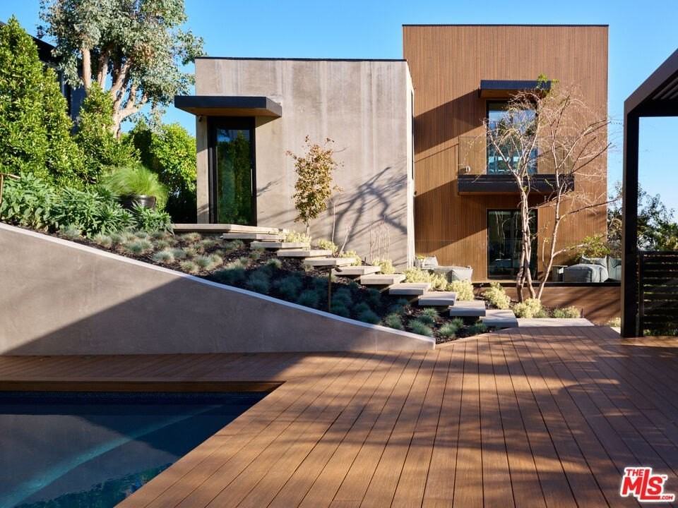 2309 Hollyridge Dr - Photo 3 of 20