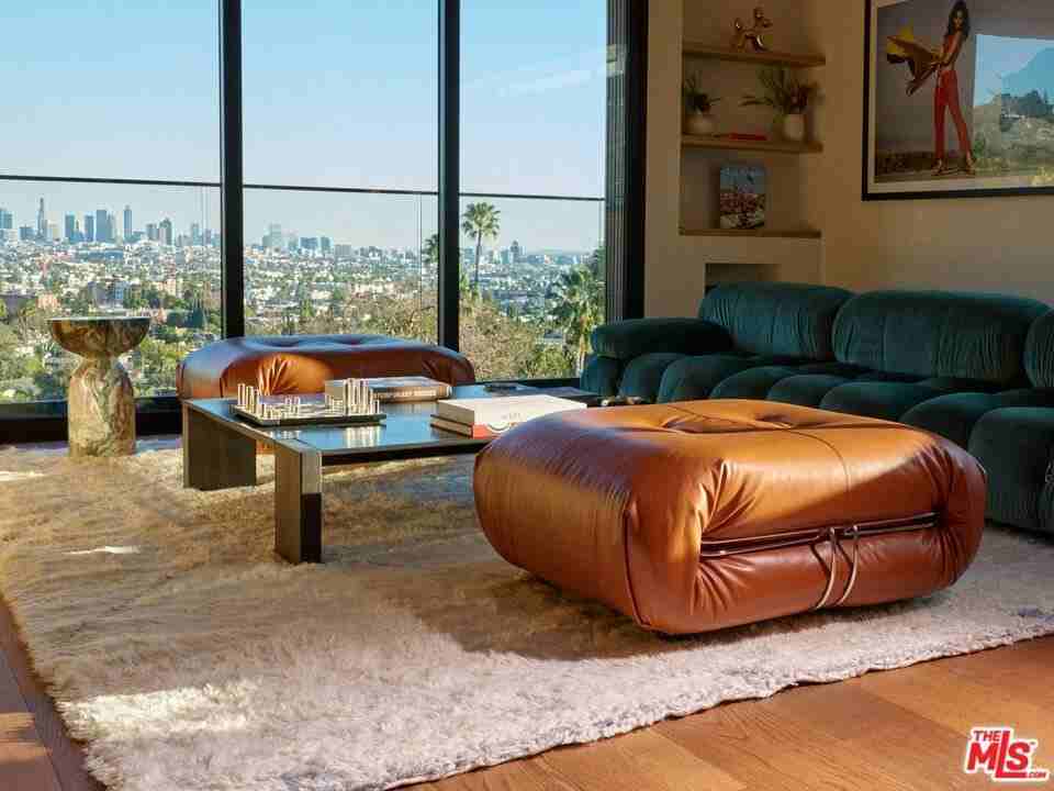 2309 Hollyridge Dr - Photo 5 of 20