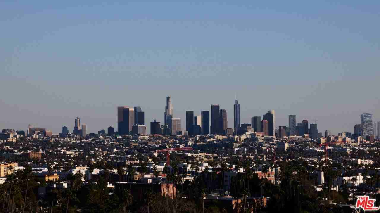 2309 Hollyridge Dr - Photo 6 of 20