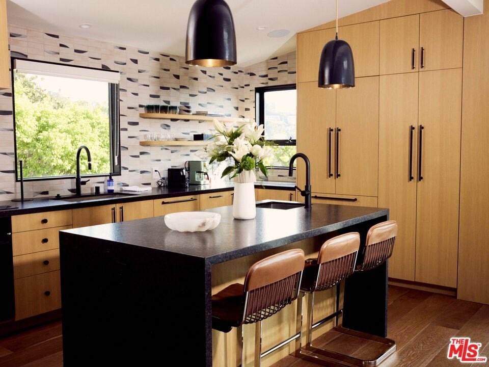 2309 Hollyridge Dr - Photo 7 of 20