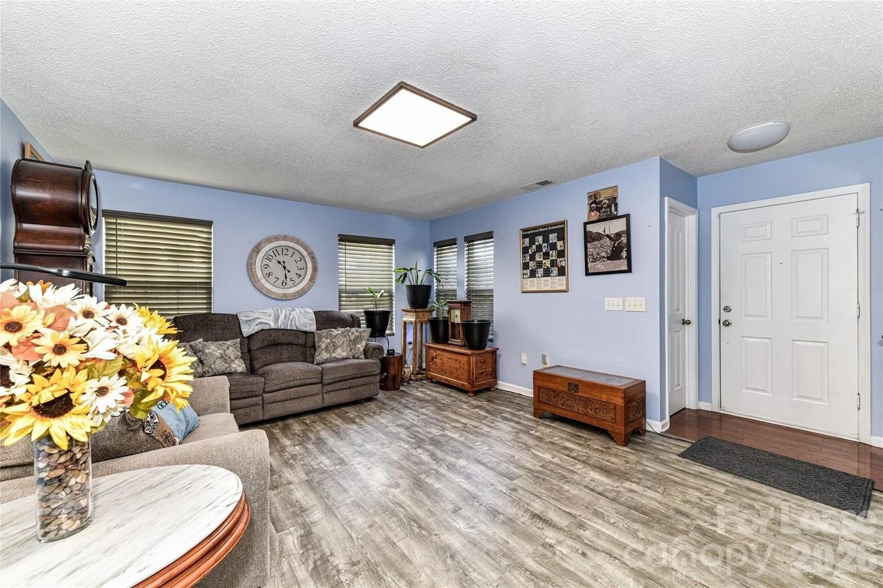 4419 Red Hook Rd - Photo 3 of 35