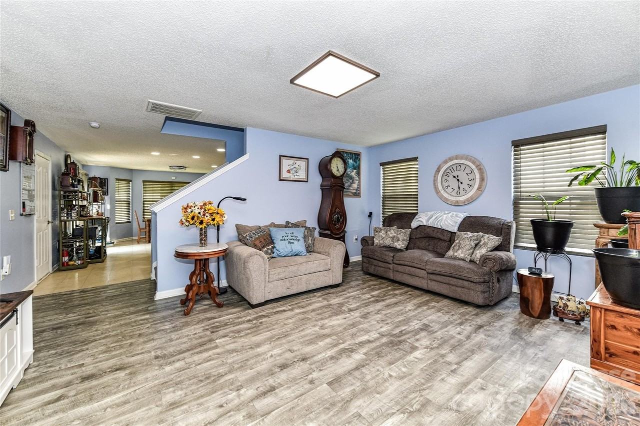 4419 Red Hook Rd - Photo 4 of 35