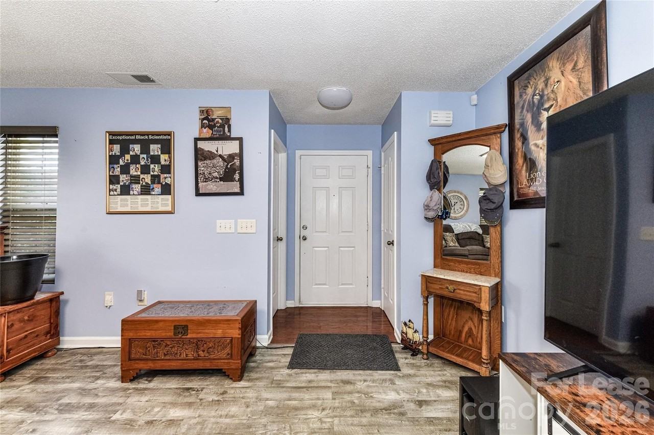 4419 Red Hook Rd - Photo 6 of 35