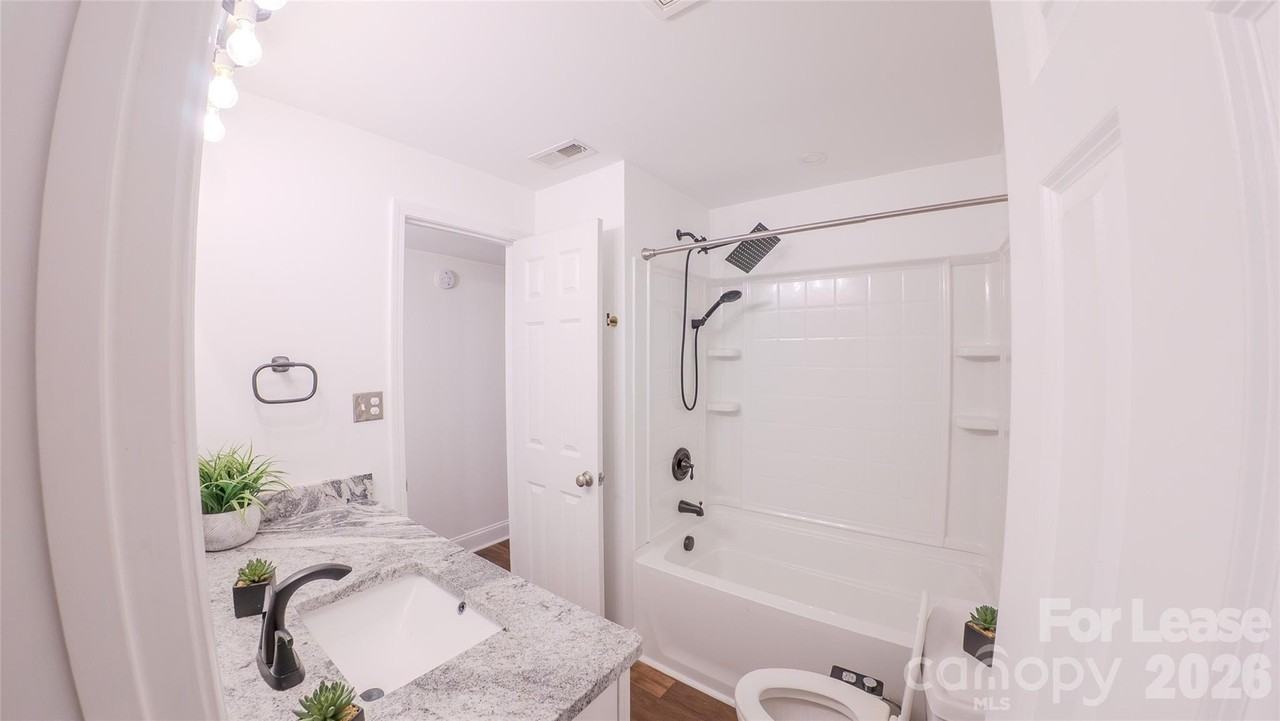 100 Willow Run Dr Apt 2 #2 - Photo 3 of 28