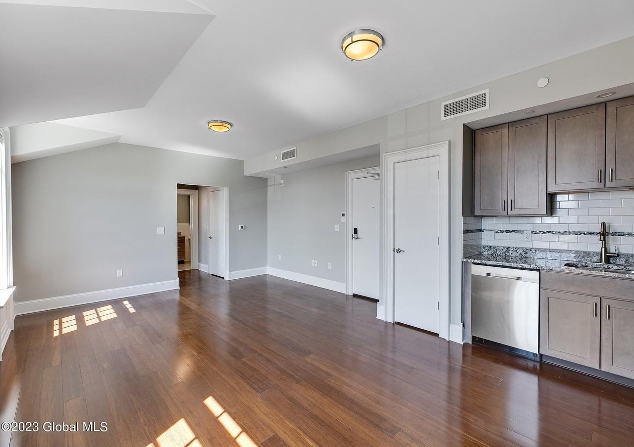 25 Lawrence St Ste 3b #3B - Photo 6 of 16