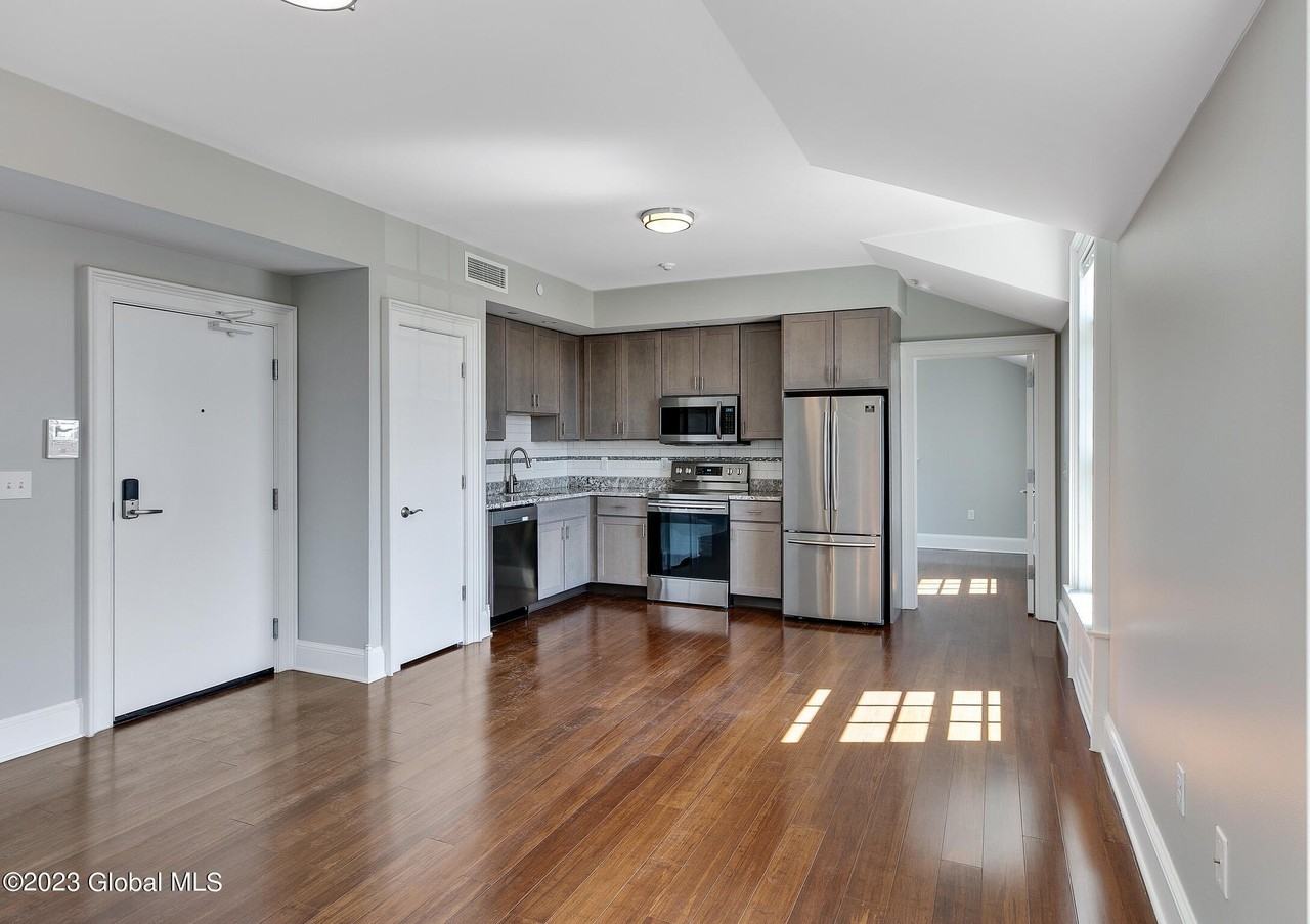 25 Lawrence St Ste 3b #3B - Photo 7 of 16