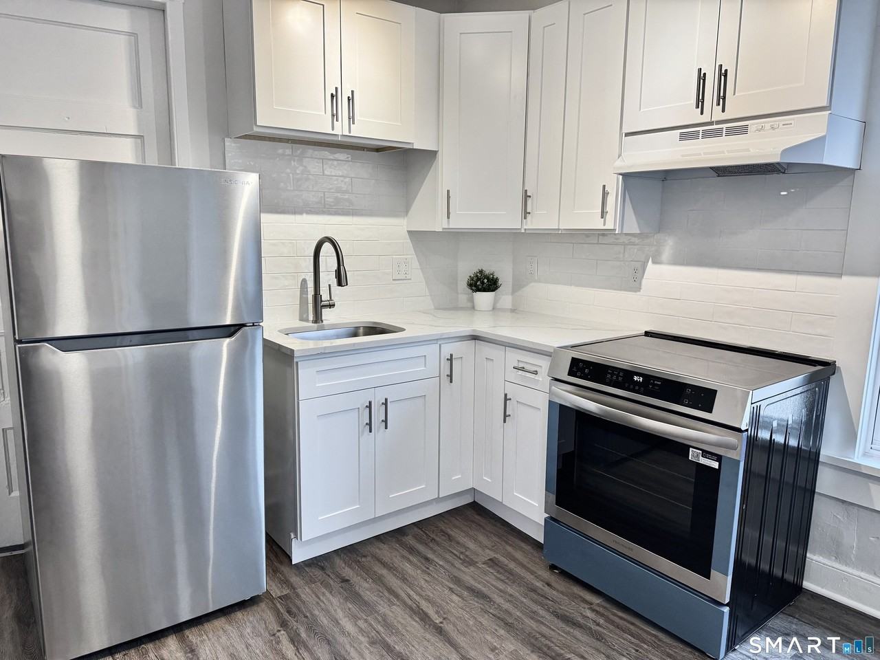 34 Hanford Ave #2 - Photo 3 of 20