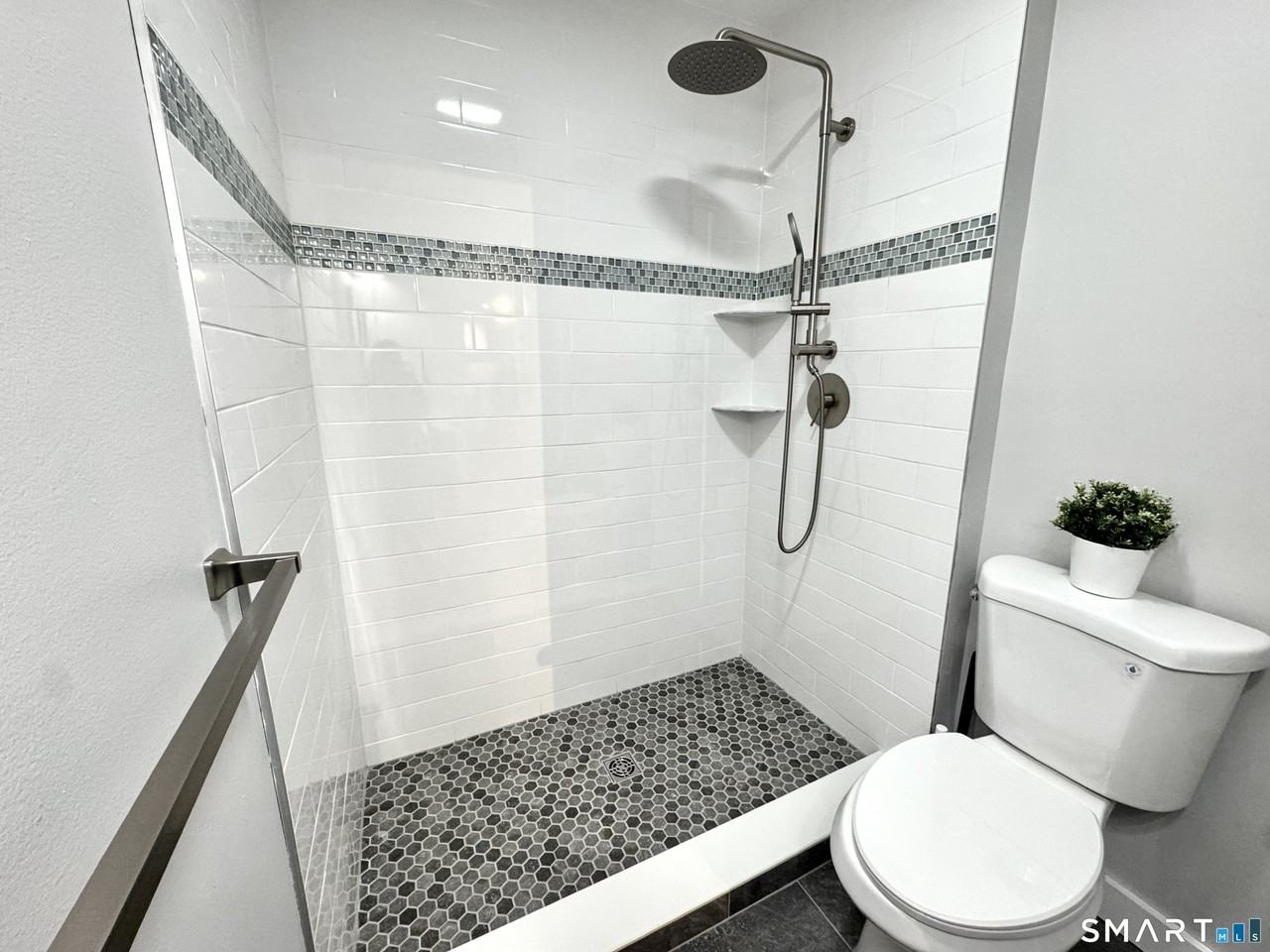 34 Hanford Ave #2 - Photo 7 of 20