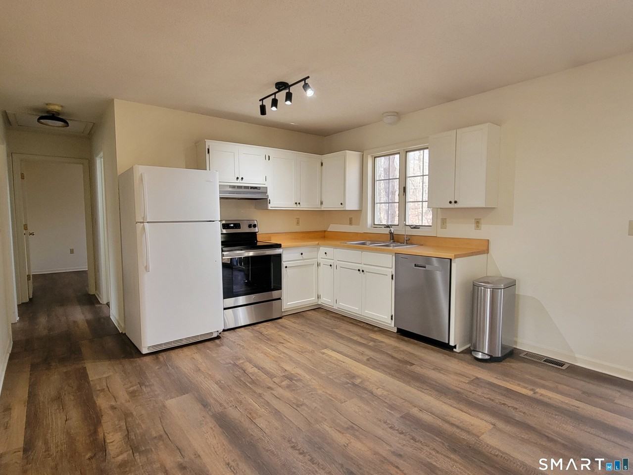 799 Middle Tpke - Photo 2 of 18