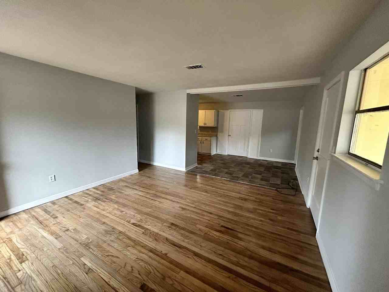 553 Purl Adams Ave - Photo 3 of 13