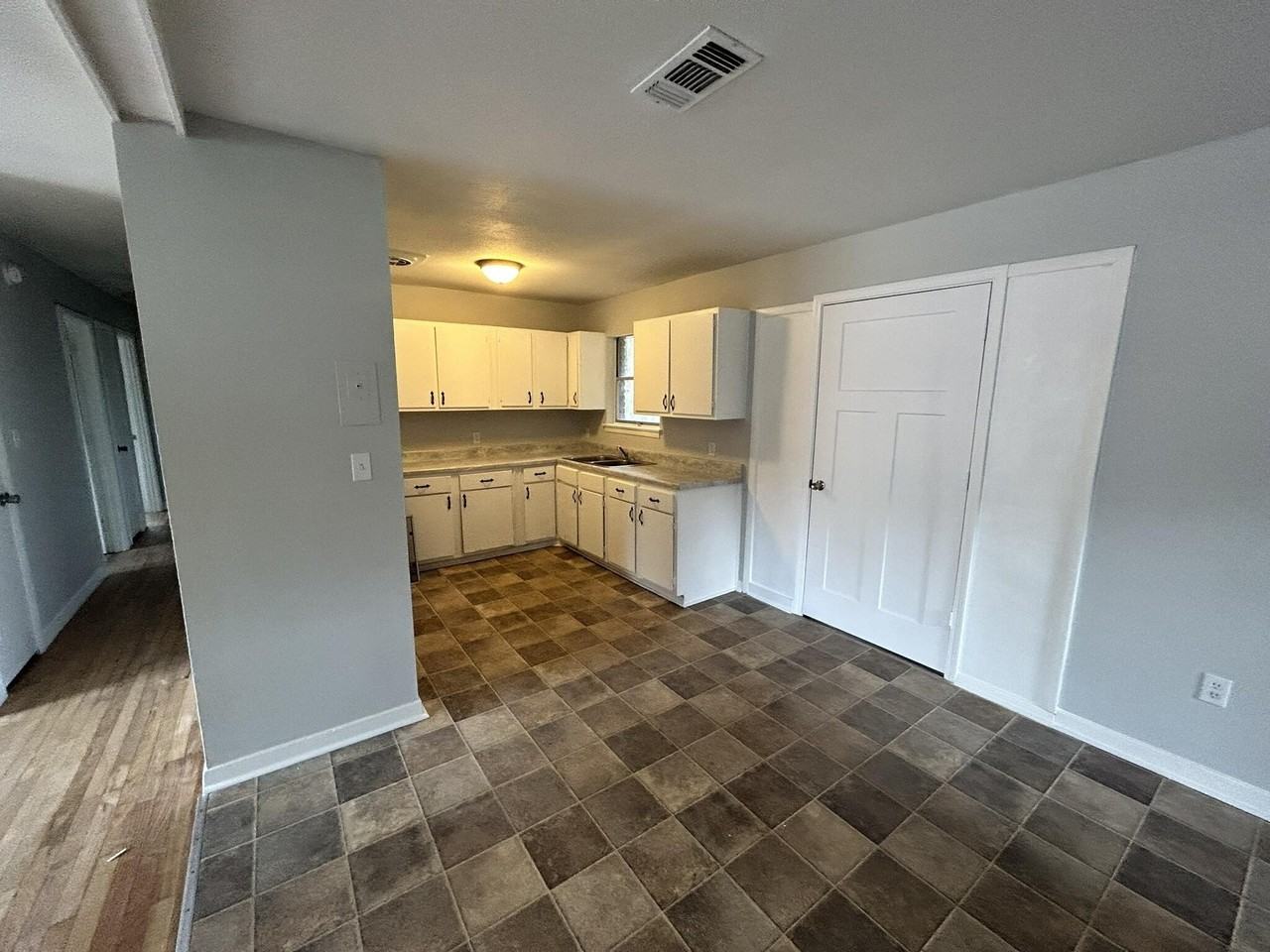 553 Purl Adams Ave - Photo 4 of 13