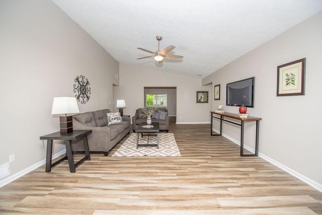 180 Crabtree Dr W - Photo 2 of 25