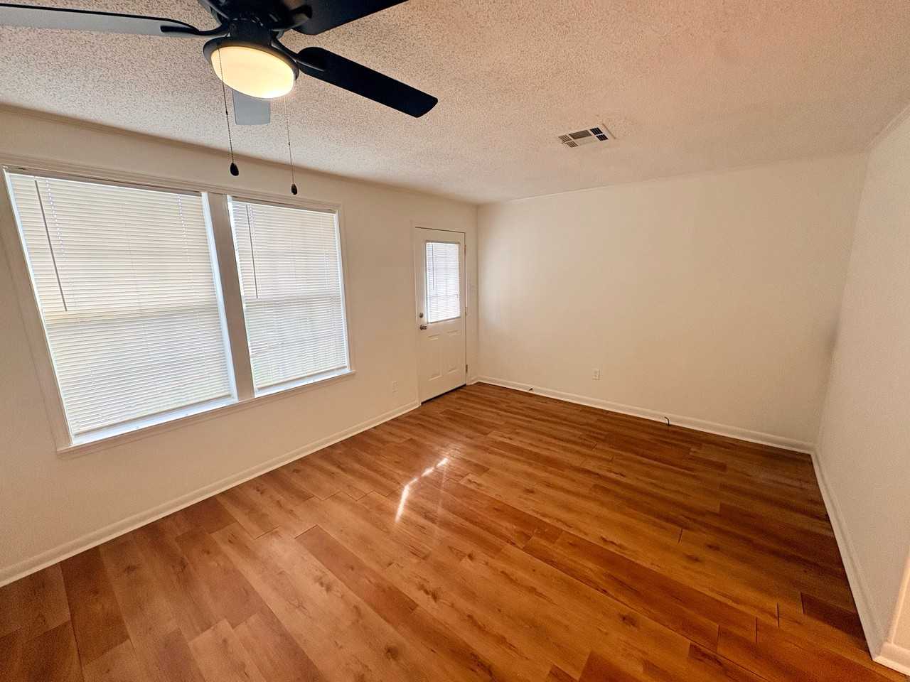 2710 1/2 Hodges St #1 - Photo 2 of 4