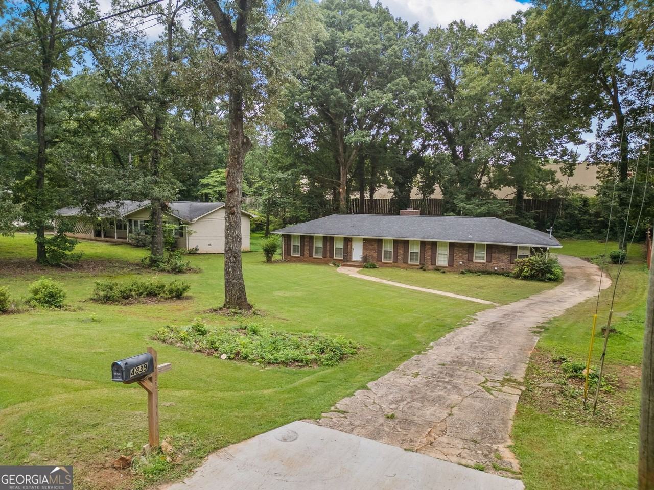 4839 Lehigh Dr - Photo 4 of 29