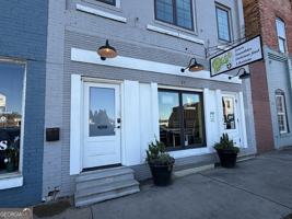 featured image of 95 W Franklin St