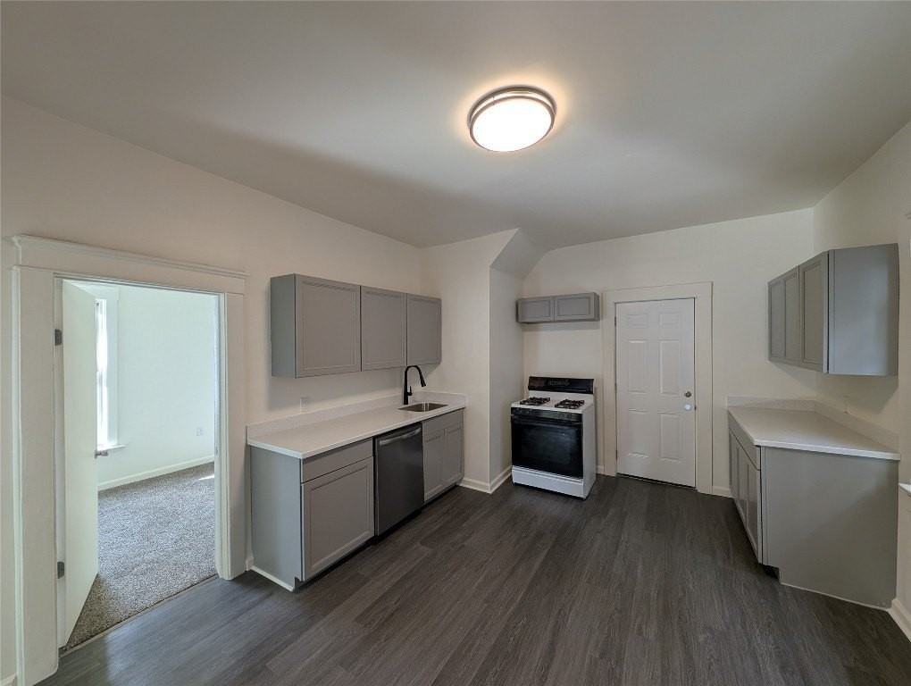 502 E 2nd St - Photo 6 of 8