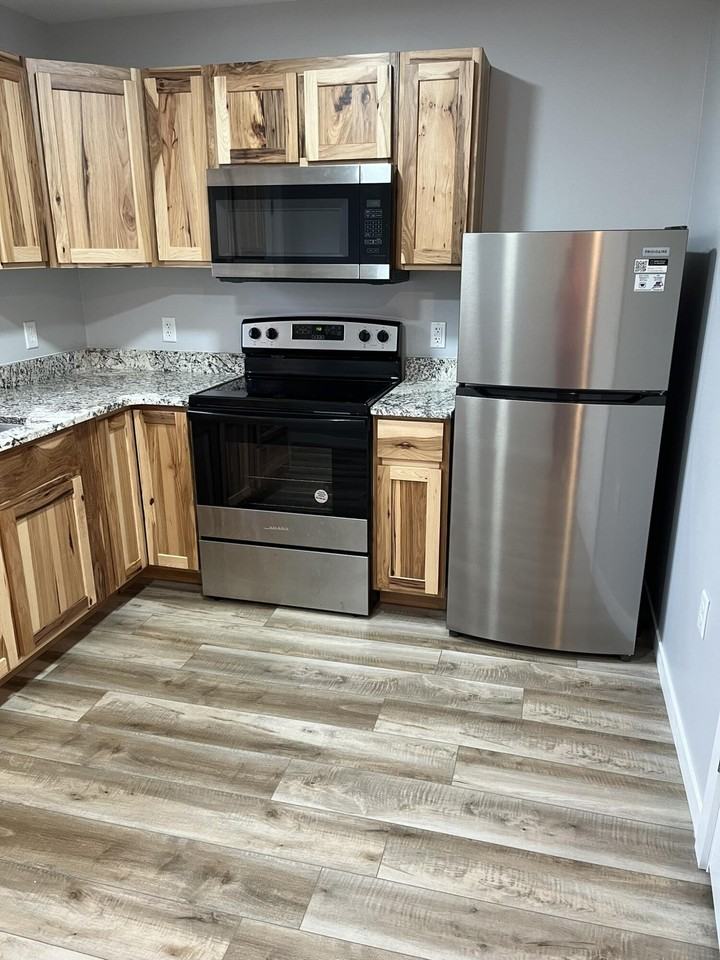 12444 Oakridge Rd - Photo 2 of 9