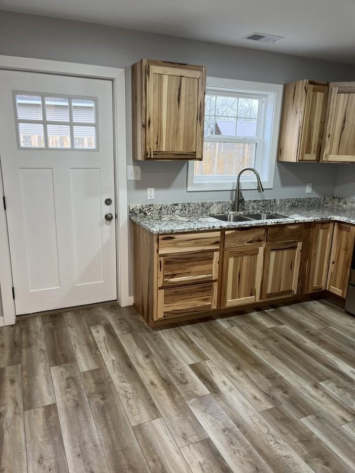 12444 Oakridge Rd - Photo 3 of 9