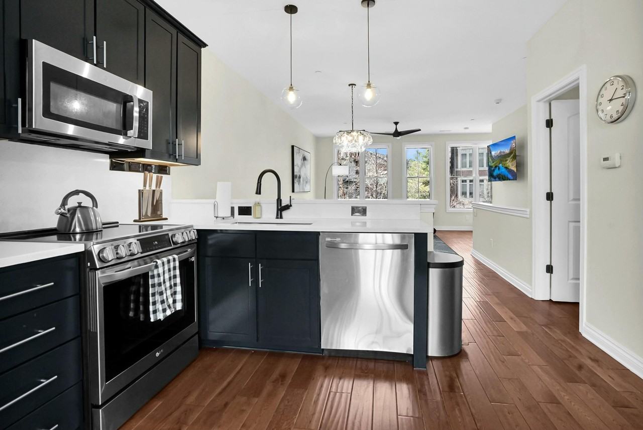 509 Lewis St - Photo 4 of 15