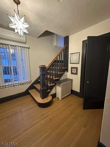 61 Luddington Rd - Photo 2 of 25