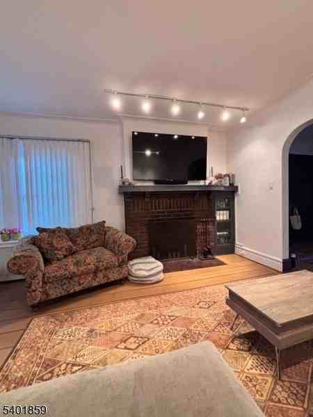 61 Luddington Rd - Photo 5 of 25