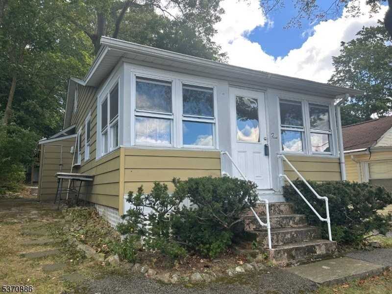 19 Windemere Ave #1 - Photo 4 of 17