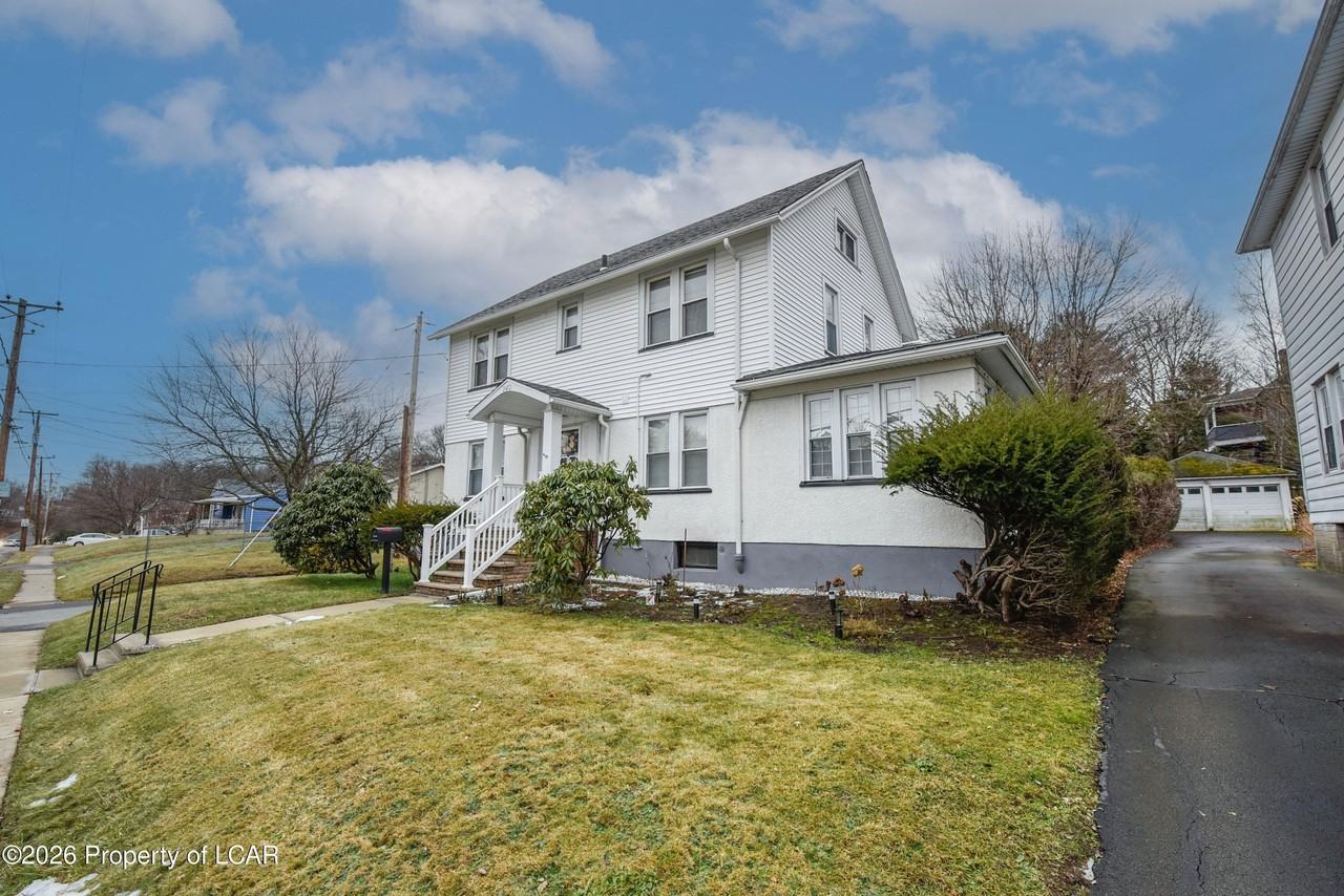 2612 Olyphant Ave - Photo 2 of 42