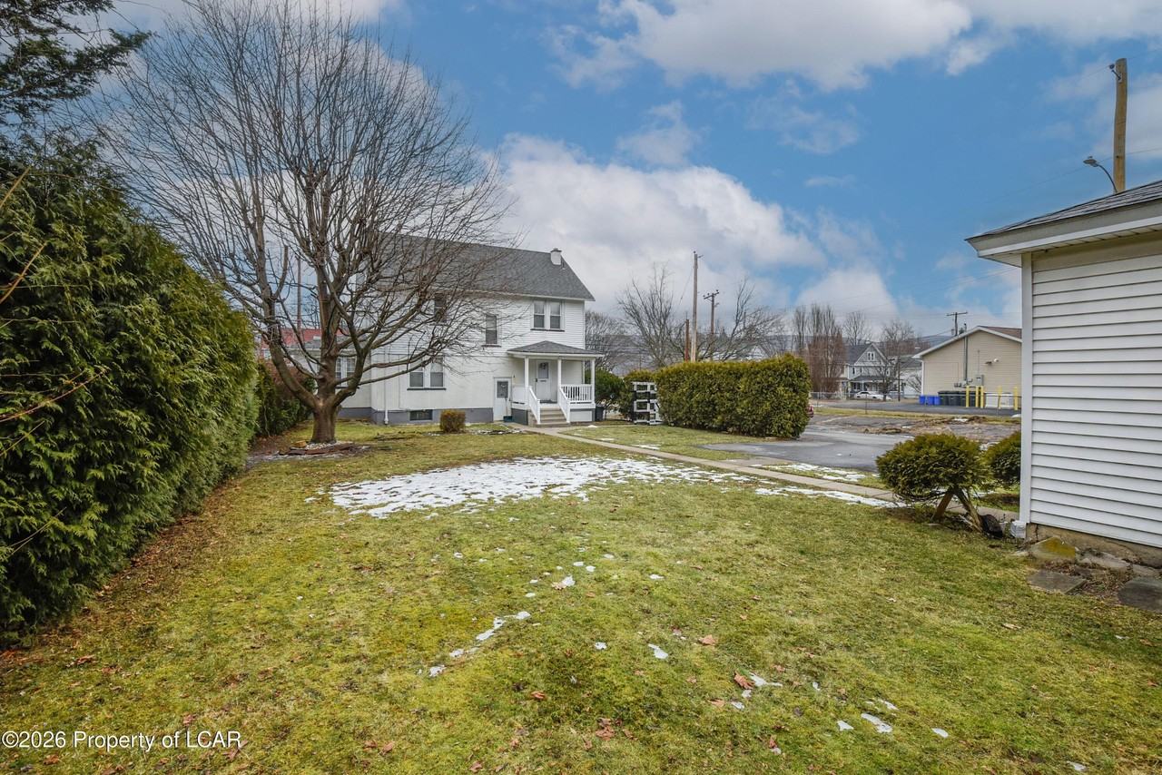 2612 Olyphant Ave - Photo 4 of 42