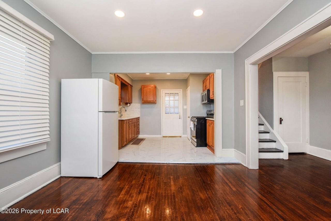 2612 Olyphant Ave - Photo 7 of 42