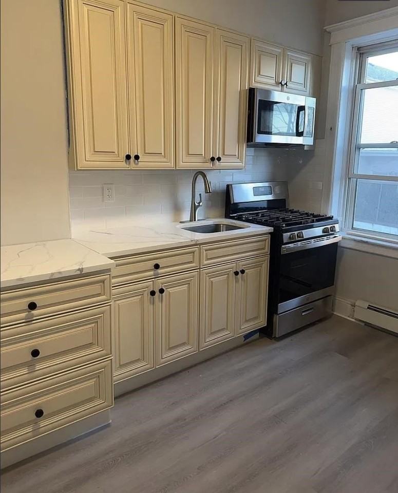 128 35th St #3 - Photo 2 of 10