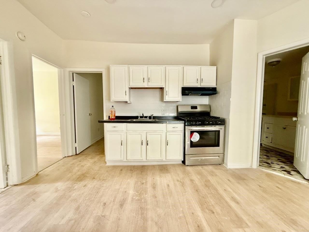 318 Danforth Ave #1R - Photo 3 of 12