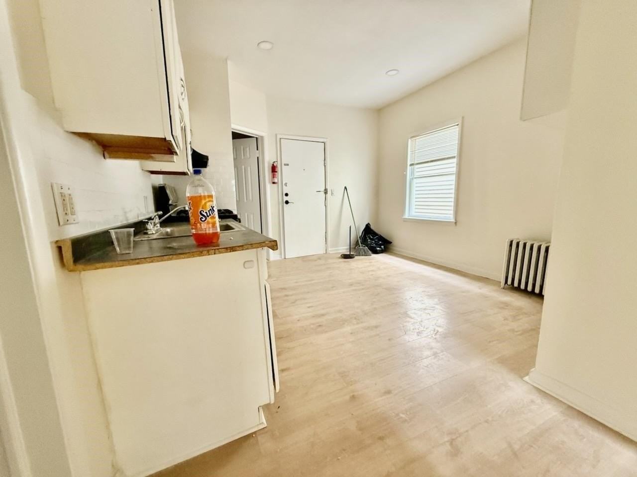 318 Danforth Ave #1R - Photo 4 of 12