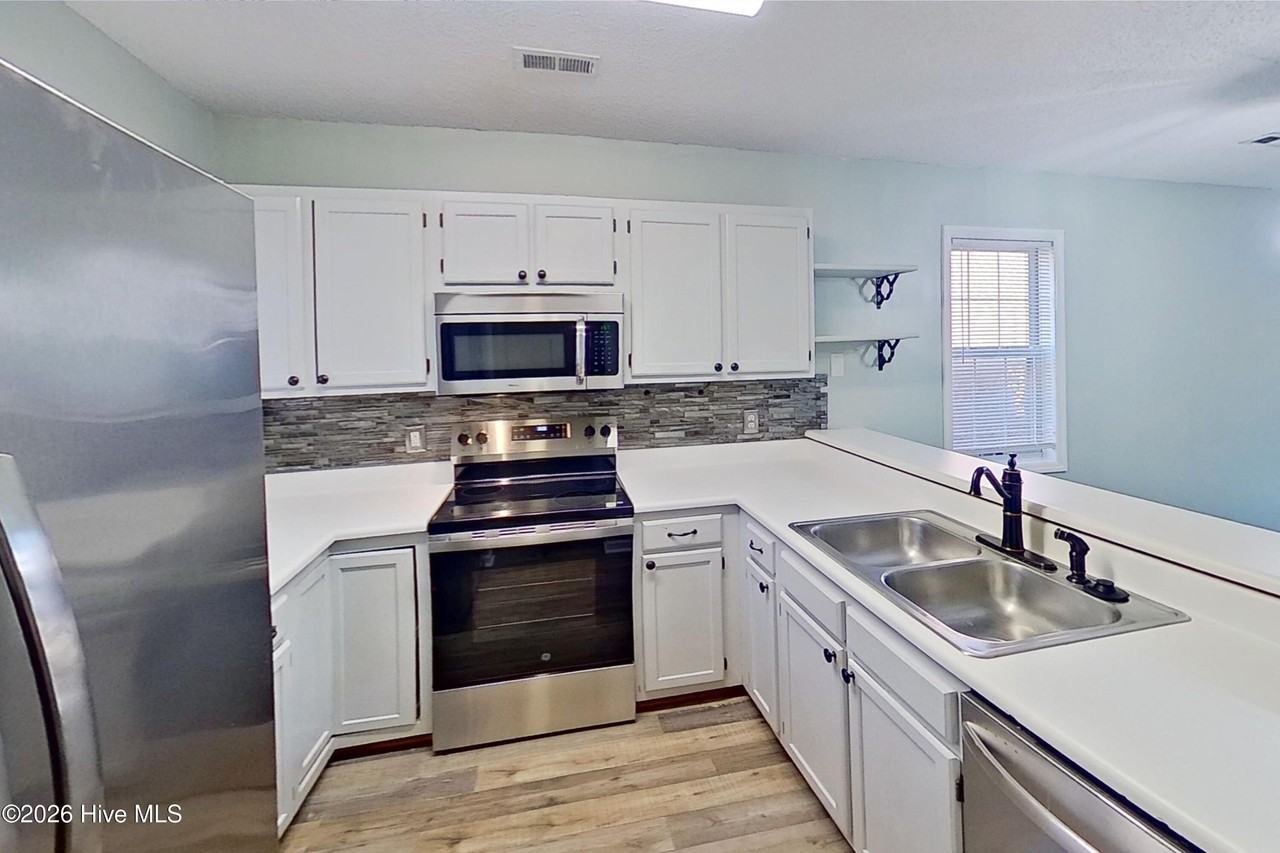 5050 Lampost Cir - Photo 3 of 18