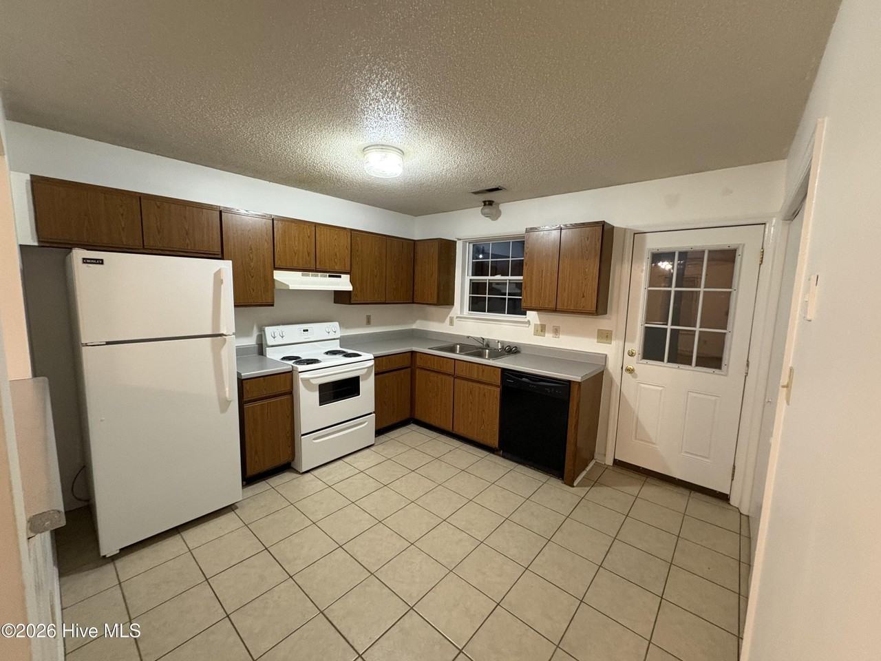 2296 Knollwood Ln - Photo 3 of 7