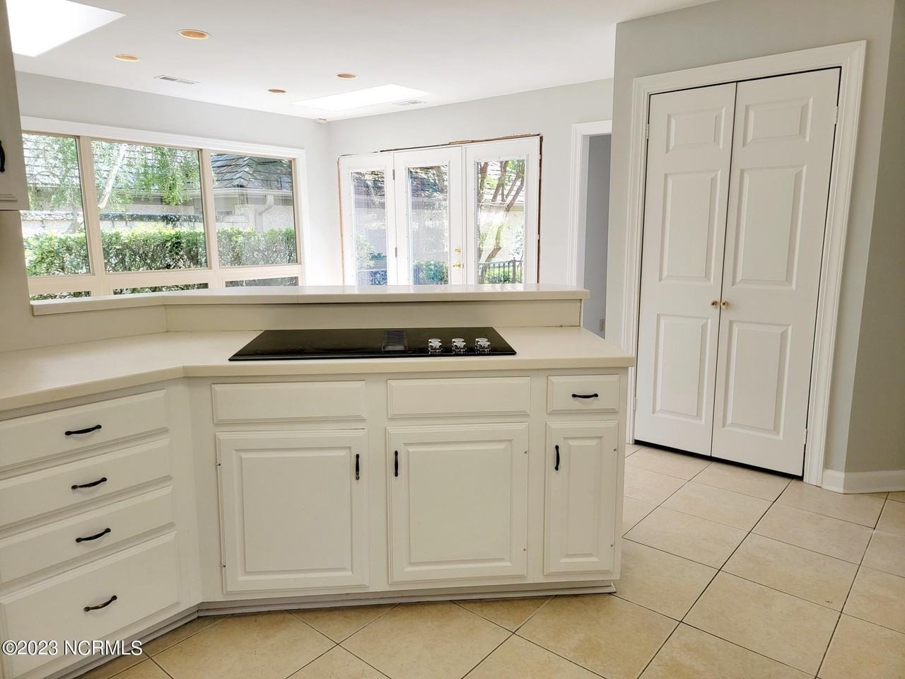 1811 Prestwick Close - Photo 4 of 25