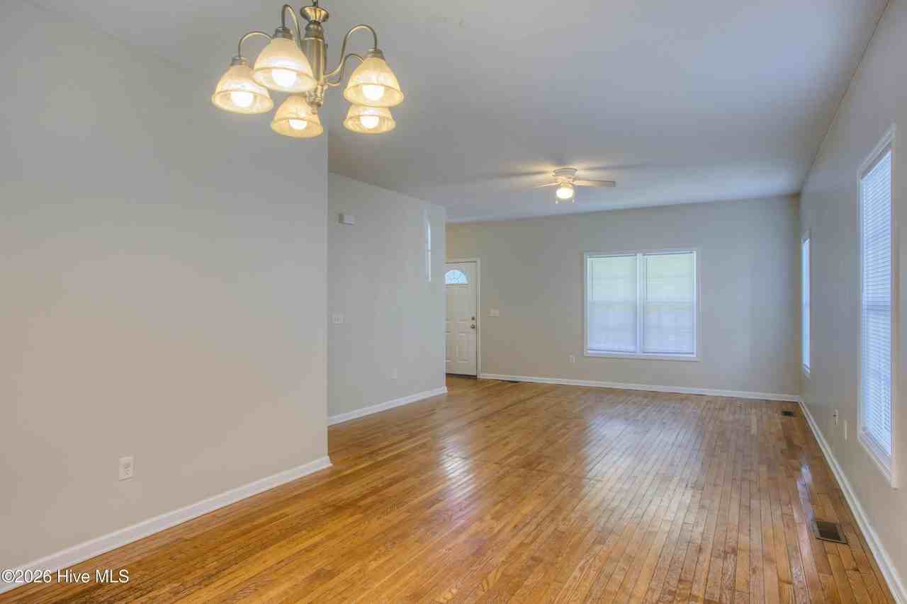 607 Riva Ridge Rd - Photo 4 of 20