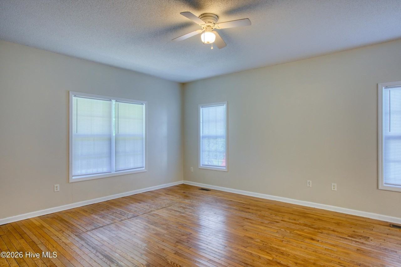 607 Riva Ridge Rd - Photo 5 of 20