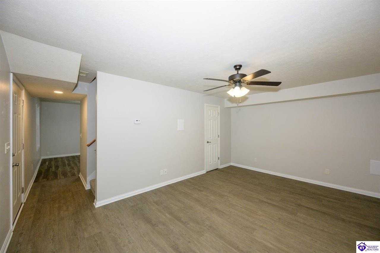 172 Creekvale Dr #6 - Photo 3 of 17