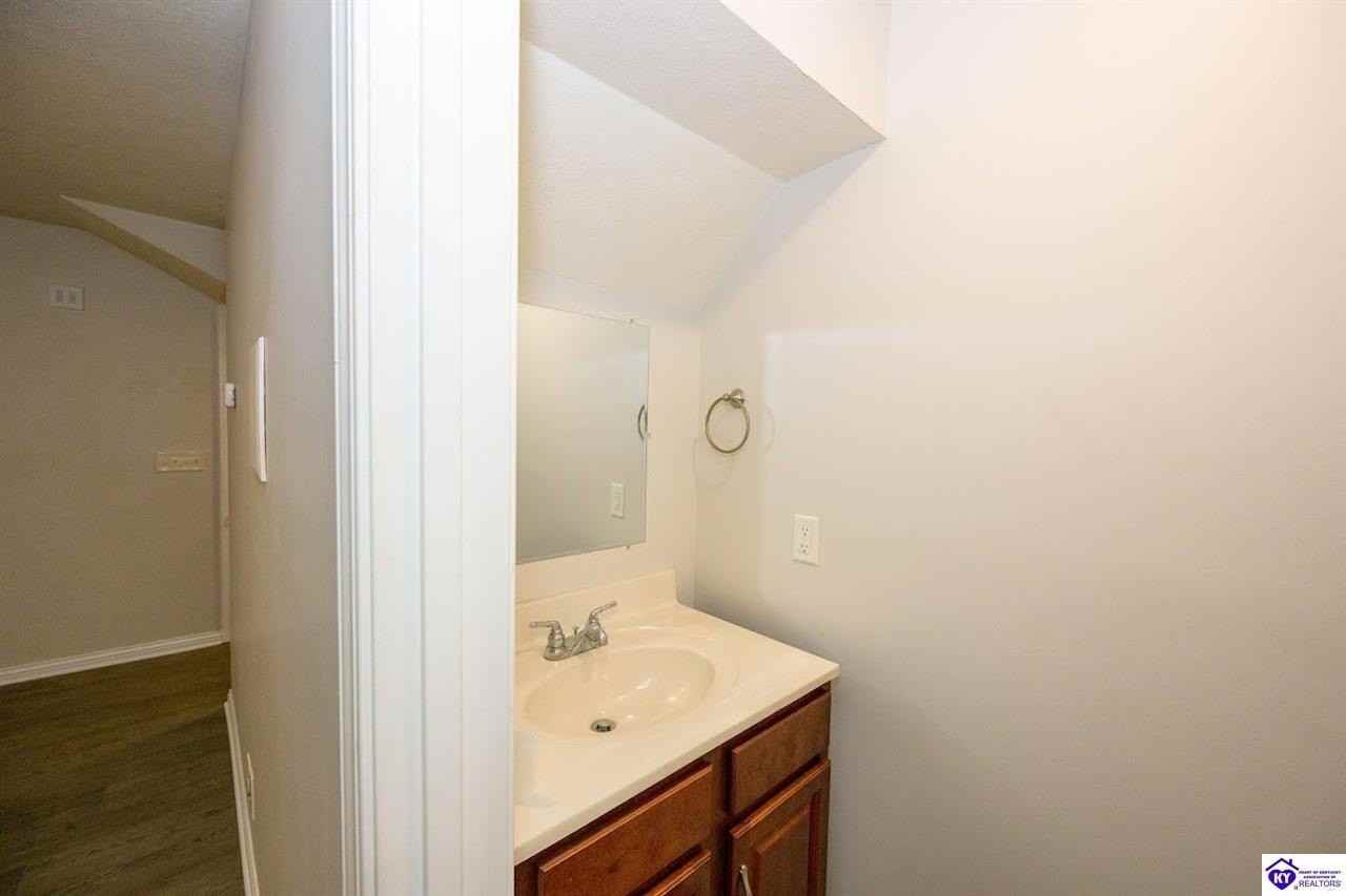 172 Creekvale Dr #6 - Photo 6 of 17