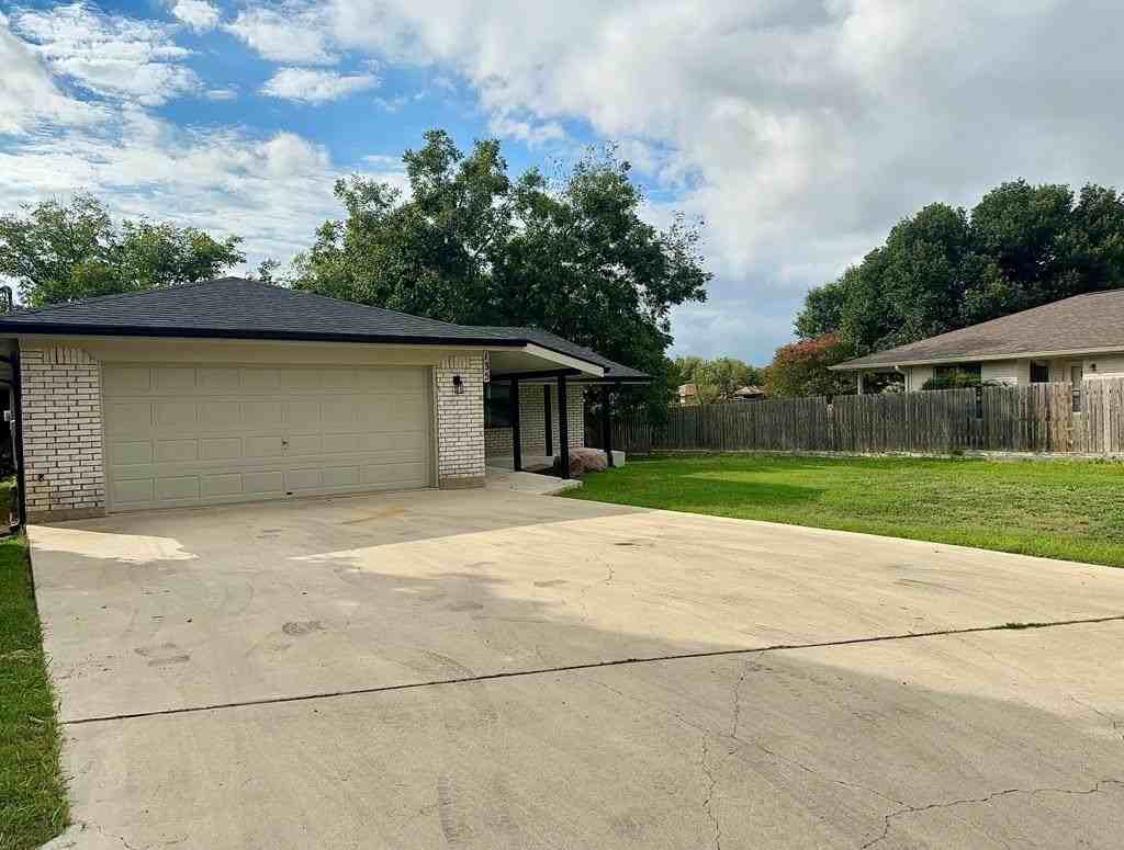 135 Stephanie Dr - Photo 2 of 14