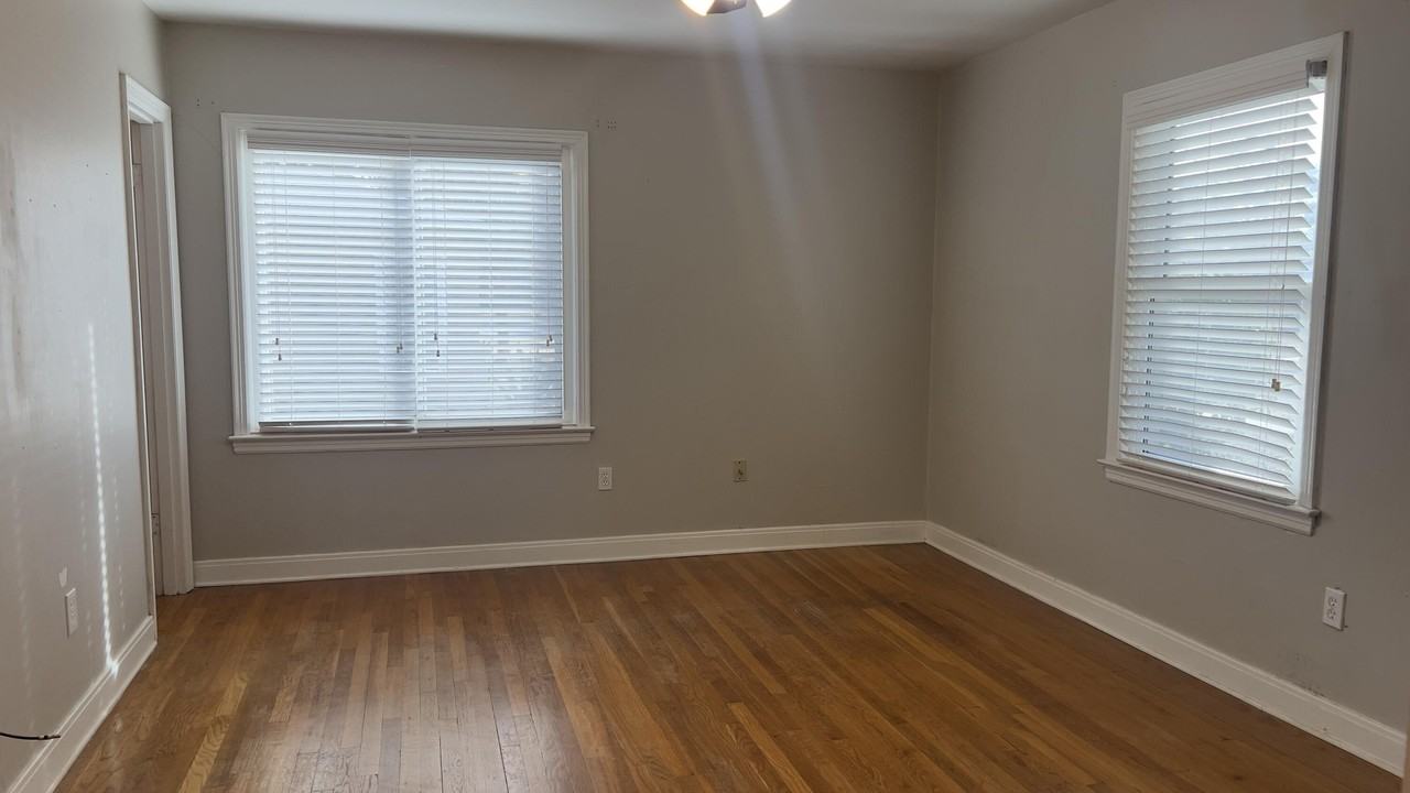 2714 29th St - Photo 4 of 12