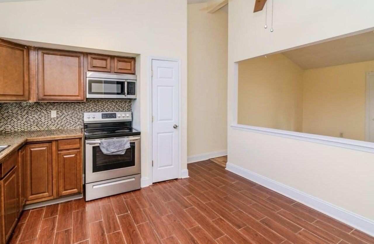 3829 Niagara Dr - Photo 2 of 13