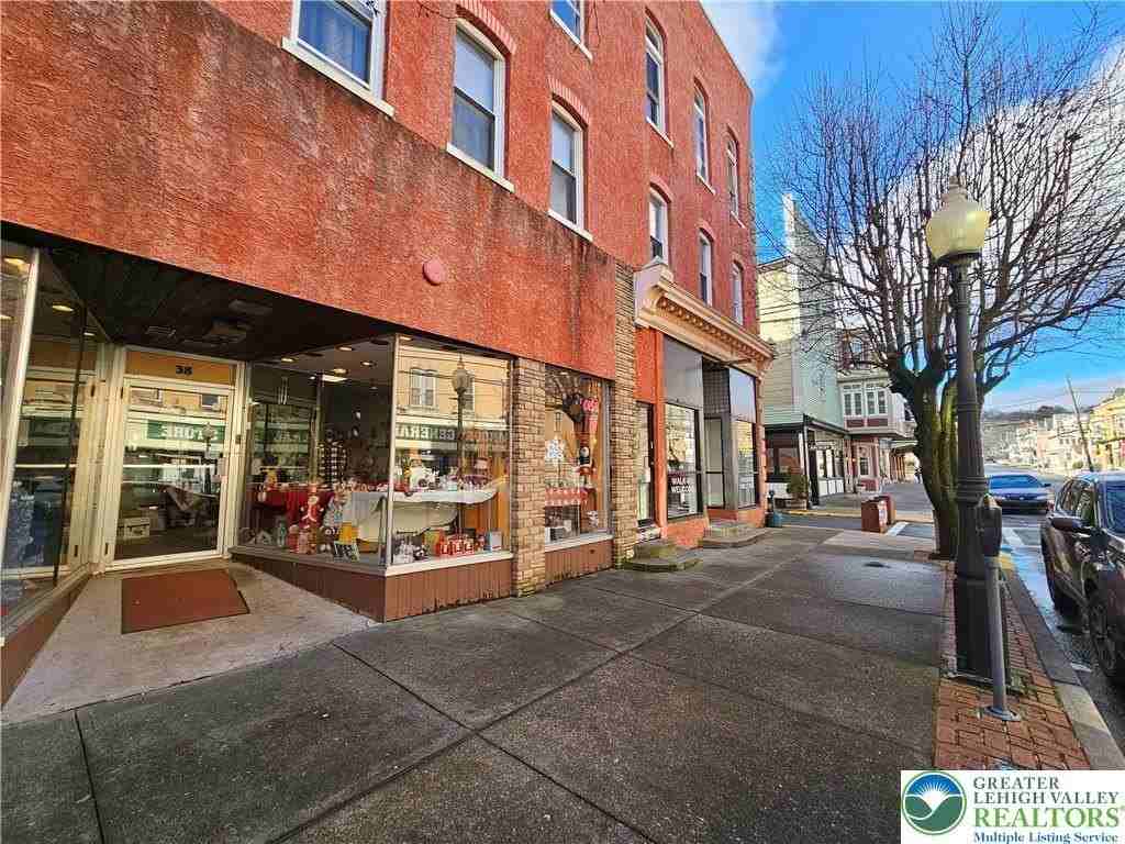 42 Broadway Apt C #C - Photo 2 of 14