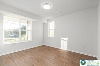 430 Cambria St Unit 303 #303 - Photo 4 of 9