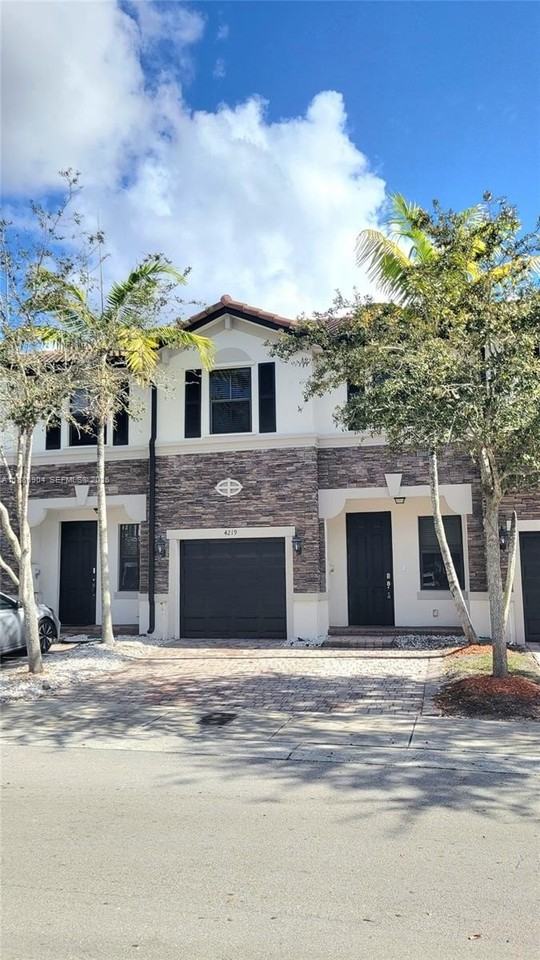 4219 Sw 164th Ct #4219 - Photo 2 of 31