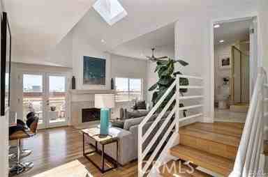 1344 Manhattan Ave - Photo 4 of 8